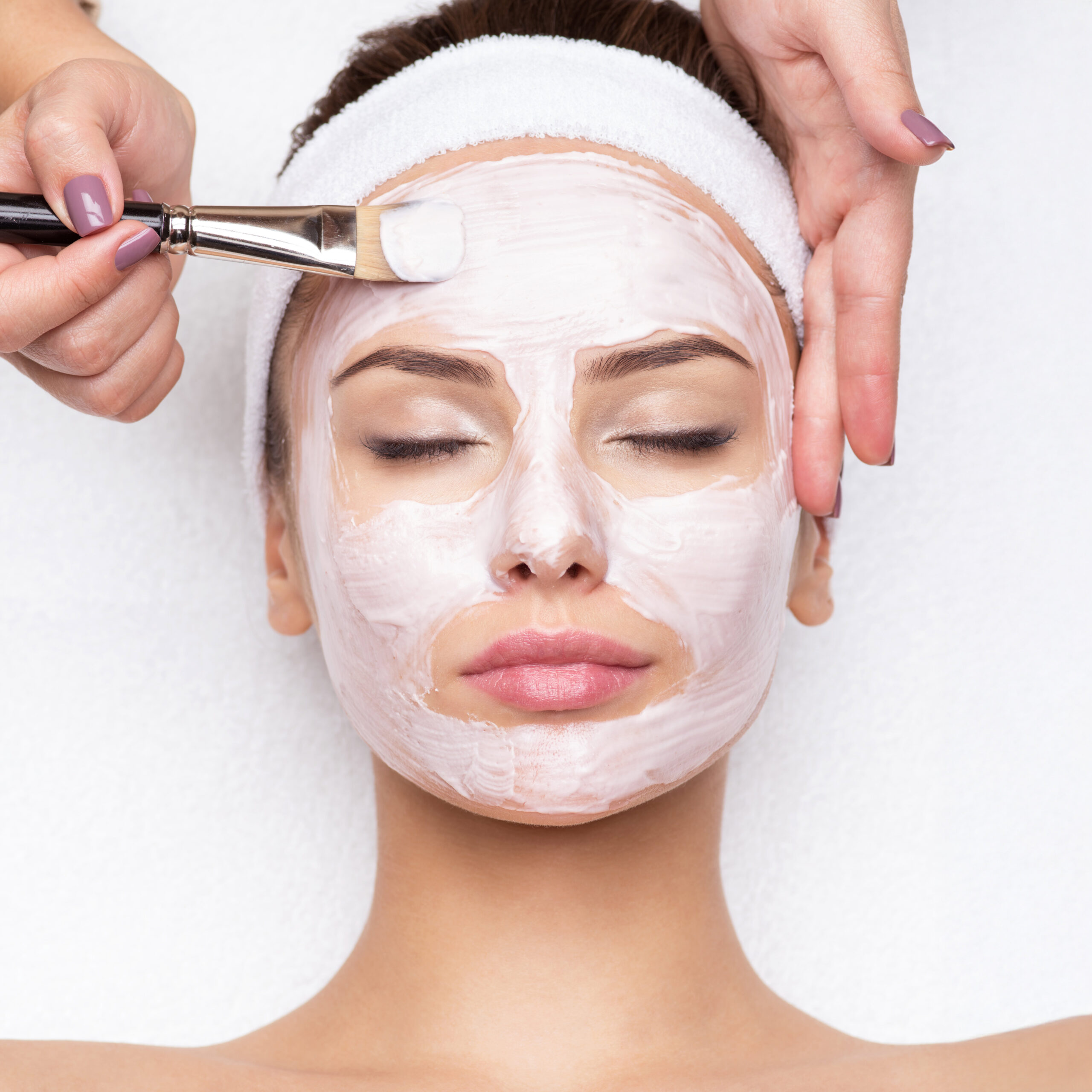 Medikal Cilt Bakımı mı Klasik Cilt Bakımı mı? Farkları Nelerdir? 2026 Rehberi